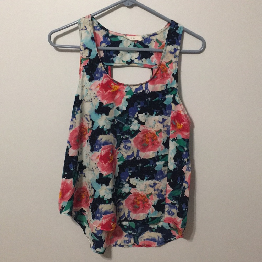 *3/10 Lush Floral flowy tank top